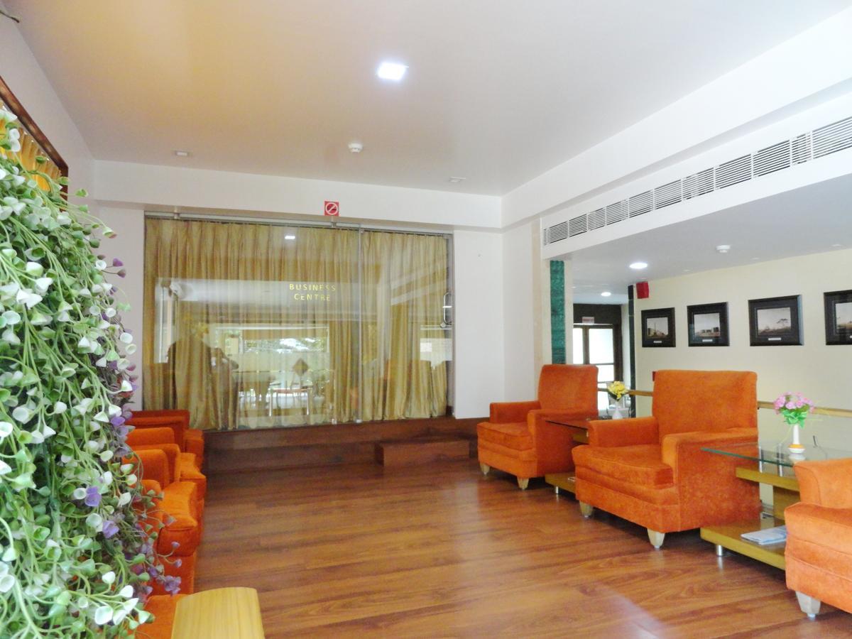 The Senator Hotel Calcuta Exterior foto