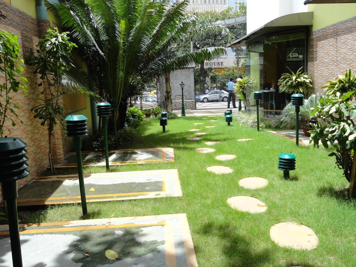 The Senator Hotel Calcuta Exterior foto