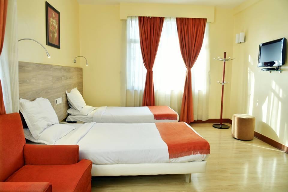 The Senator Hotel Calcuta Exterior foto